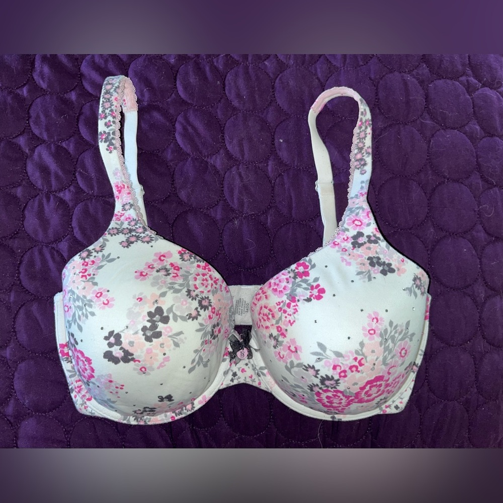 Victoria’s Secret Lined Perfect Coverage Bra. 34DD